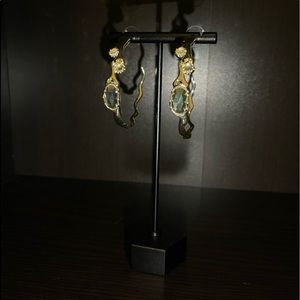 Gold Kendra Scott hoop earrings.